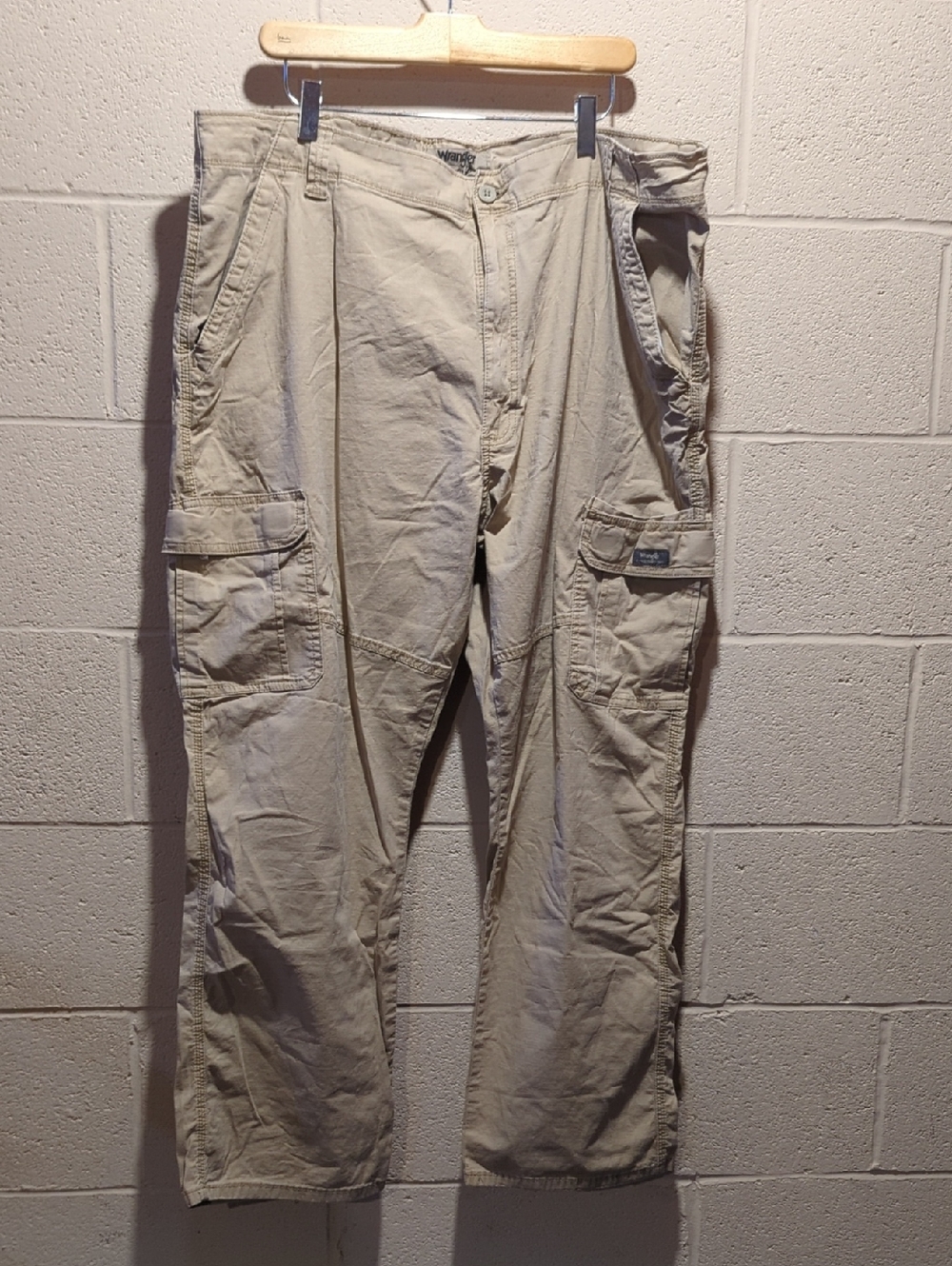 Wrangler Men's Khaki Cargo Pants with Multiple Pockets